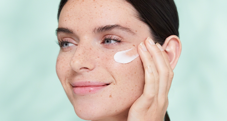 Moisturizing with a Cream - Valmont Moisturizing with a Cream - Valmont