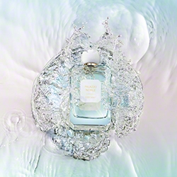 Moisturizing with a Mask - Valmont Moisturizing with a Mask - Valmont